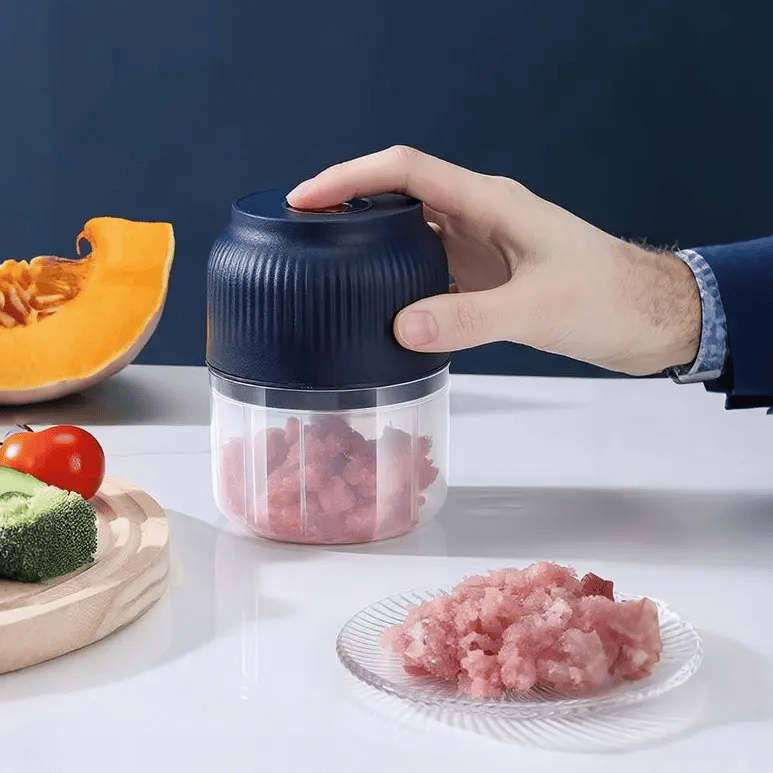 🔥Last Day To Buy 3 For $15.99 Each - Electric Garlic Chopper, Mini Portable Veggie Cutter